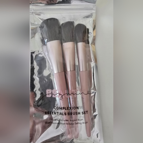 Makeup Tool Bundle – 6 Blenders & Jasmine 3-Piece Brush Set NEW - Picture 6 of 6